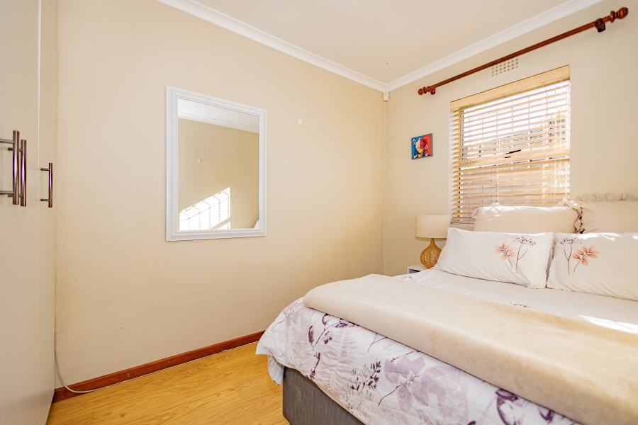 2 Bedroom Property for Sale in Oakglen Western Cape